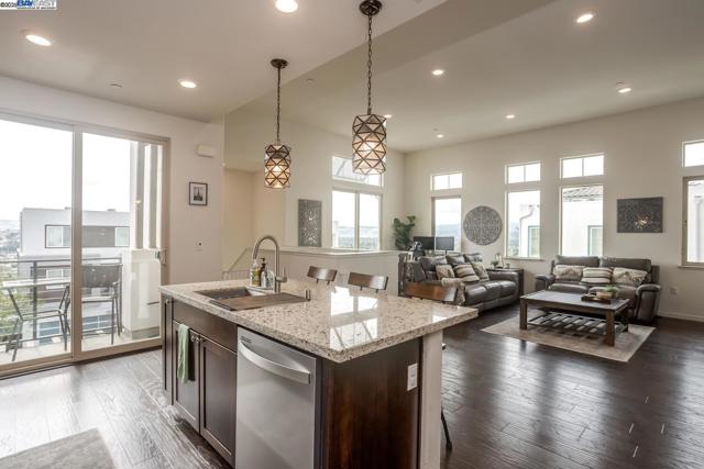 3077 Valley Of Hearts Del Pl, San Jose CA: https://media.crmls.org/mediaz/e2766c93-5eb9-4e7a-807e-ee5fcdba8afb.jpg