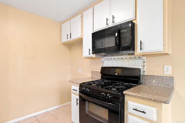3442 Thunder Drive, Oceanside CA: https://media.crmls.org/mediaz/e276c334-b98a-49c9-8bc0-4d62c146e44d.jpg