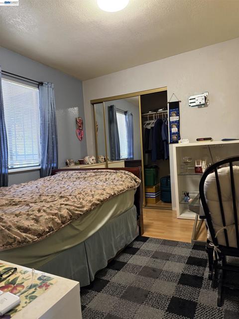 663 25TH Street, Oakland CA: https://media.crmls.org/mediaz/e276c5cd-19bd-4466-9968-af1e78781523.jpg