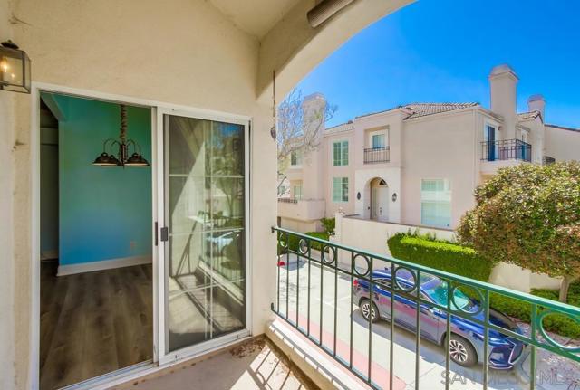5159 Renaissance Ave, San Diego CA: https://media.crmls.org/mediaz/e2770620-9491-4c39-b7a4-f76159a25b49.jpg