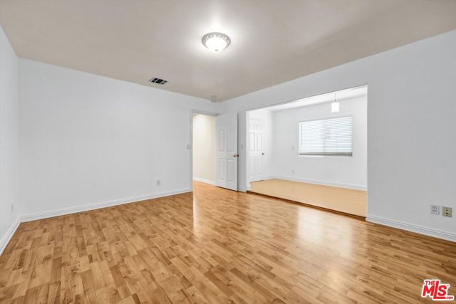 4421 Prospect Avenue, Los Angeles CA: https://media.crmls.org/mediaz/e277440c-1e66-4407-98d3-77bb3125aec0.jpg