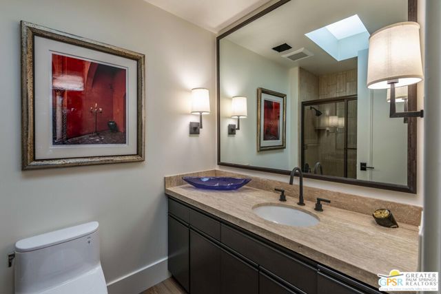 8 Surrey Court, Rancho Mirage CA: https://media.crmls.org/mediaz/e2775293-e502-4c2f-82a6-eb985f96ea12.jpg