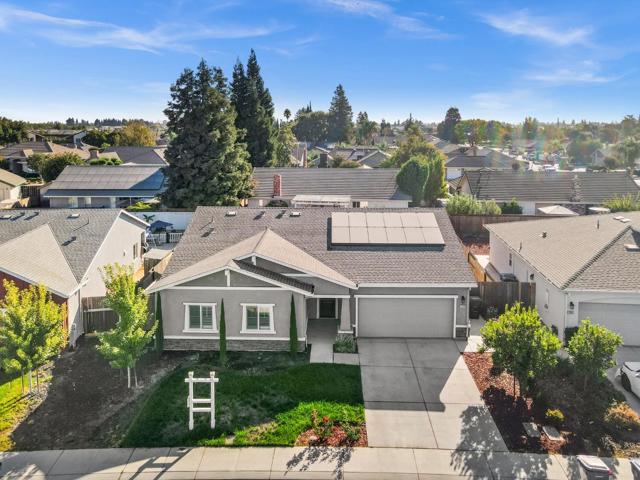 1340 Crimson Place, Manteca CA: https://media.crmls.org/mediaz/e27798a7-c7e2-47a4-b166-7dde6bf355db.jpg