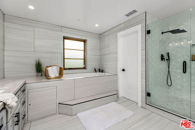6888 Alta Vista Drive, Rancho Palos Verdes CA: https://media.crmls.org/mediaz/e277b335-6ebe-4cdd-9168-b1c85fc4cc04.jpg