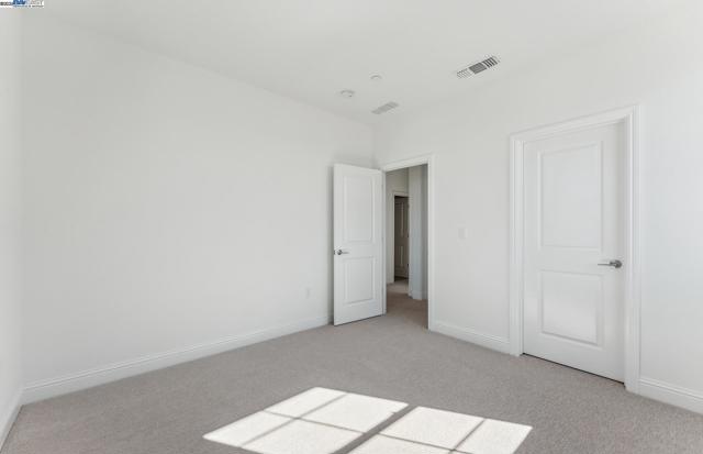 1062 Bradbury Dr, Discovery Bay CA: https://media.crmls.org/mediaz/e277d8a5-d11c-454a-84c5-651408940450.jpg