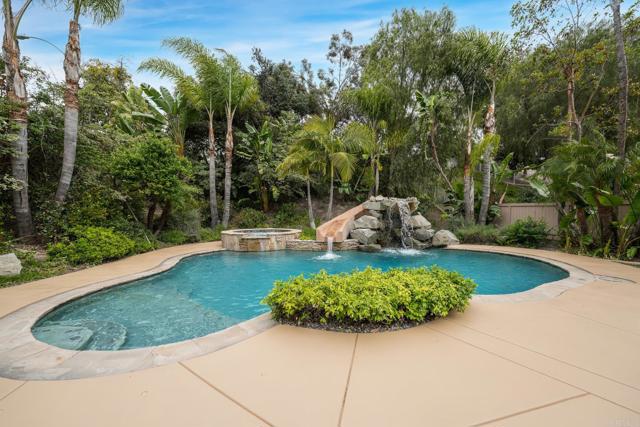 Detail Gallery Image 10 of 61 For 821 Shadow Ridge Pl, Chula Vista,  CA 91914 - 5 Beds | 4/1 Baths