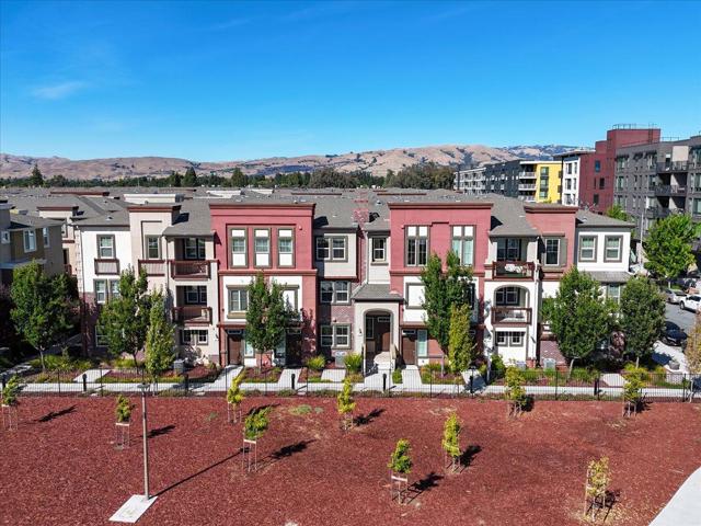 1011 Bellante Lane, San Jose CA: https://media.crmls.org/mediaz/e2798743-fcbb-4660-836b-427a0d99e618.jpg