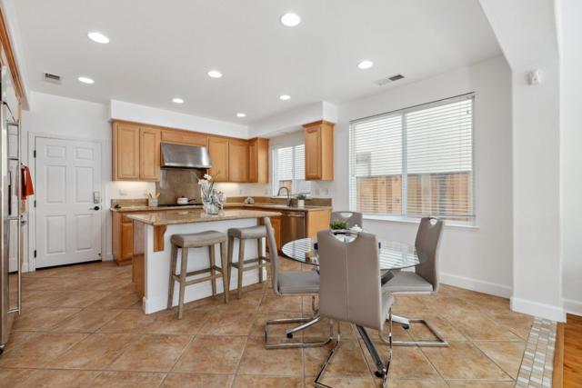 5621 Maymont Lane, Dublin CA: https://media.crmls.org/mediaz/e279b8e6-0967-4598-83f5-4e762ec32c77.jpg