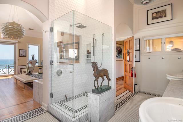 5143 Shore Drive, Carlsbad CA: https://media.crmls.org/mediaz/e279fca5-ea48-4442-98c6-c0d07a4aff7c.jpg