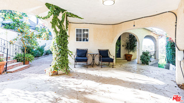 4707 Bedel Street, Woodland Hills CA: https://media.crmls.org/mediaz/e27a436f-951a-4e85-9848-fc8cc3e58134.jpg