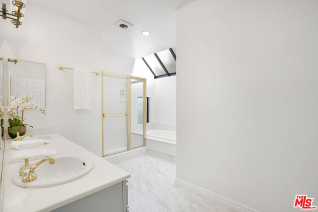 11636 Montana Avenue, Los Angeles CA: https://media.crmls.org/mediaz/e27b0913-41d2-4f1f-9f6d-75528105a5d5.jpg