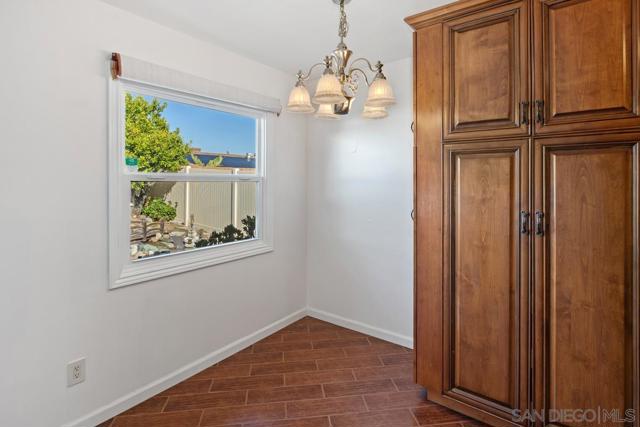 6289 Lake Arago Ave, San Diego CA: https://media.crmls.org/mediaz/e27b1a0a-dc7f-4827-a219-26e8d2099a74.jpg
