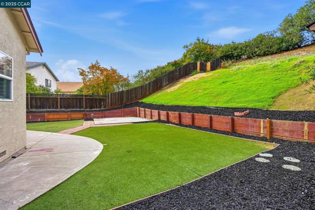 3025 Sunflower Dr, Antioch CA: https://media.crmls.org/mediaz/e27b4300-bea6-42a9-9b42-dca538c91a22.jpg