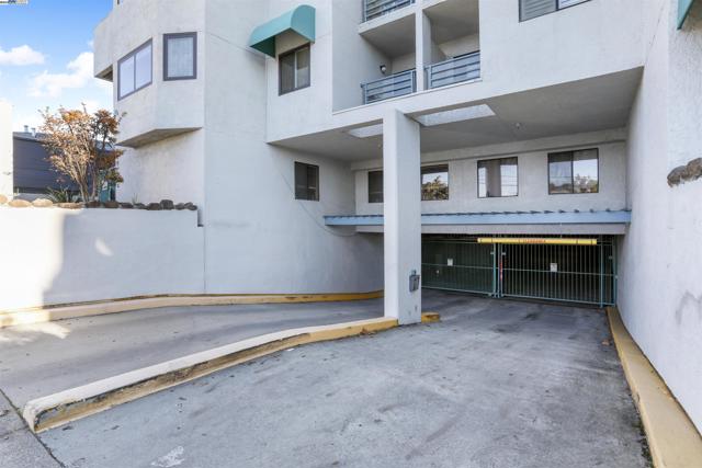 320 Peninsula Ave, San Mateo CA: https://media.crmls.org/mediaz/e27b6b26-969f-4cc1-8573-202916249ca5.jpg