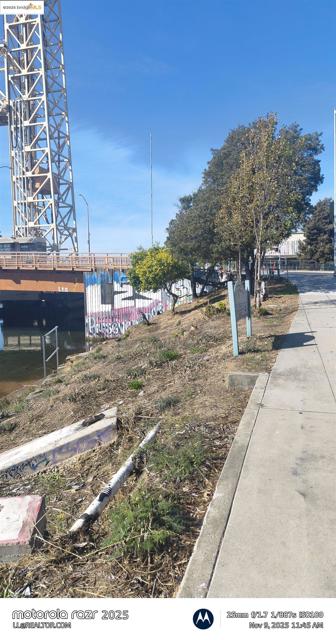 3532 San Leandro St, Oakland CA: https://media.crmls.org/mediaz/e27b88e3-ec08-4652-b3f9-2ef2d1b22f87.jpg