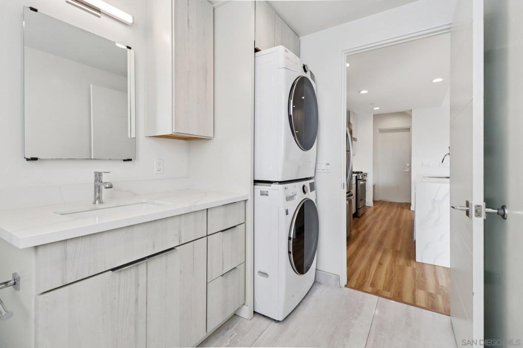 https://media.crmls.org/mediaz/e27bf93f-0117-4875-b484-d83fb26e195e.jpg?preset=X-Large