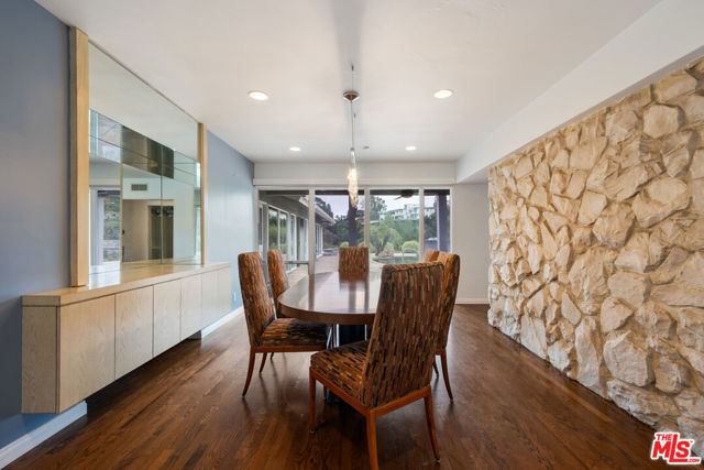 15901 High Knoll Road, Encino CA: https://media.crmls.org/mediaz/e27cafa1-2d05-4f34-a8c8-f21428ceb8b2.jpg
