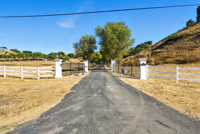 6650 Johnston Road, Pleasanton CA: https://media.crmls.org/mediaz/e27d15f1-e76c-4cda-b628-8e67b939eafd.jpg