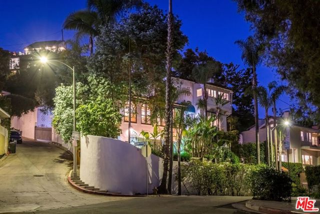 7825 Hillside Avenue, Los Angeles CA: https://media.crmls.org/mediaz/e27d8541-6167-405c-b4ec-7943b525bd27.jpg