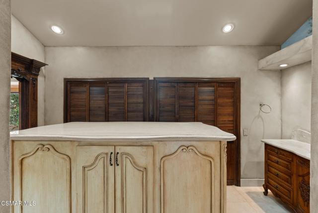 1561 Lookout Drive, Agoura Hills CA: https://media.crmls.org/mediaz/e27d89b8-fece-42a2-8439-9a46179c8b40.jpg