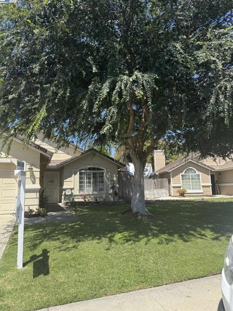 5325 Avante Lane, Salida CA: https://media.crmls.org/mediaz/e27d9121-4a58-44ef-b595-5da5d668c400.jpg