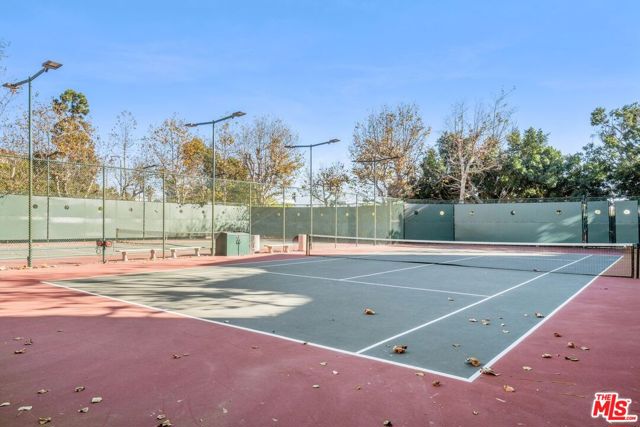 10114 Empyrean Way, Los Angeles CA: https://media.crmls.org/mediaz/e27e6b29-be7b-44d2-8253-b0a844859d44.jpg