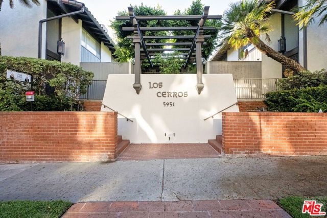 5951 Canterbury Drive, Culver City CA: https://media.crmls.org/mediaz/e27e6d20-02e5-4c37-8a39-9ed5b3112ab3.jpg
