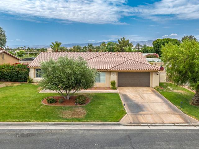 78860 Zenith Way, La Quinta CA: https://media.crmls.org/mediaz/e27e74f4-58f7-43d6-8018-81bdc1f2ae36.jpg