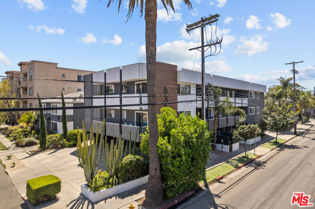 6350 Willoughby Avenue, Los Angeles CA: https://media.crmls.org/mediaz/e27f0e8a-2ab9-4e0b-a3eb-32a416565537.jpg