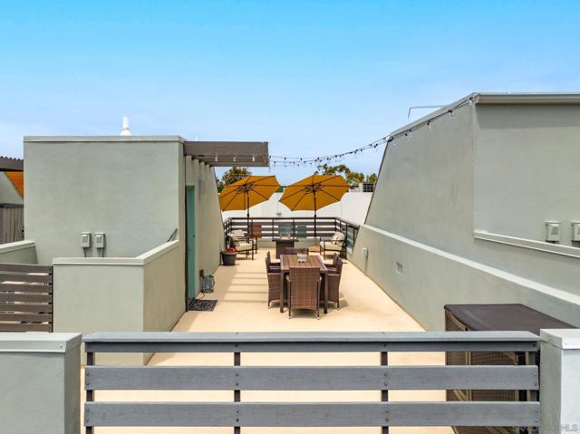 2511 State St, Carlsbad CA: https://media.crmls.org/mediaz/e27f8d84-e699-4d6e-9981-788c79cc3478.jpg