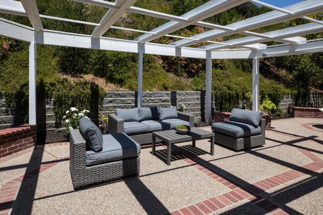 348 Costello Drive, Los Altos CA: https://media.crmls.org/mediaz/e28020ef-1101-4bcb-a5a0-513e2932170e.jpg