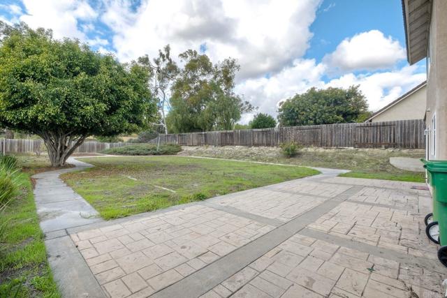 1428 Eastview Court, Oceanside CA: https://media.crmls.org/mediaz/e28084a3-426e-4a72-adc1-9b0a84814908.jpg