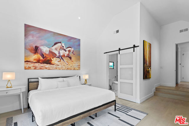 455 N Crescent Heights Boulevard, Los Angeles CA: https://media.crmls.org/mediaz/e2810fae-8672-4a5b-87b5-f6a0cbdf45e1.jpg