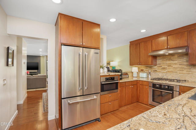 Detail Gallery Image 11 of 44 For 108 S Grand Ave, Pasadena,  CA 91105 - 3 Beds | 2/1 Baths