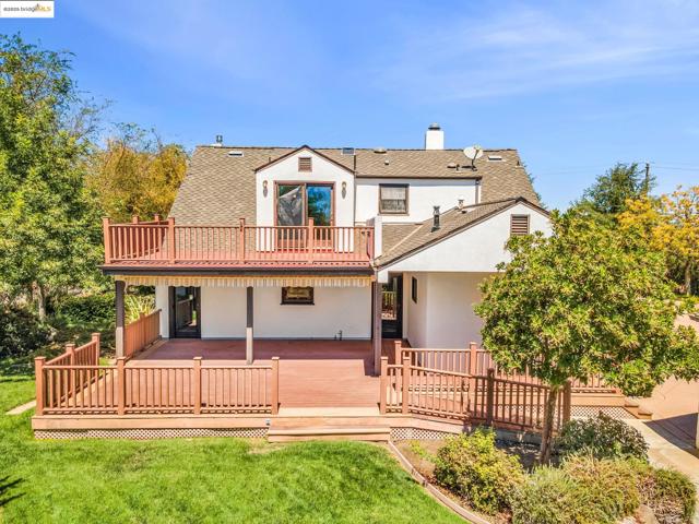11081 BRENTWOOD BLVD., Brentwood CA: https://media.crmls.org/mediaz/e281e80c-55f3-404e-a835-7d941bd5cf9c.jpg