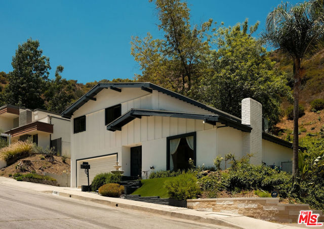 17149 Clemons Drive, Encino CA: https://media.crmls.org/mediaz/e281ef6c-ec1b-4f87-862c-04ae045378c3.jpg