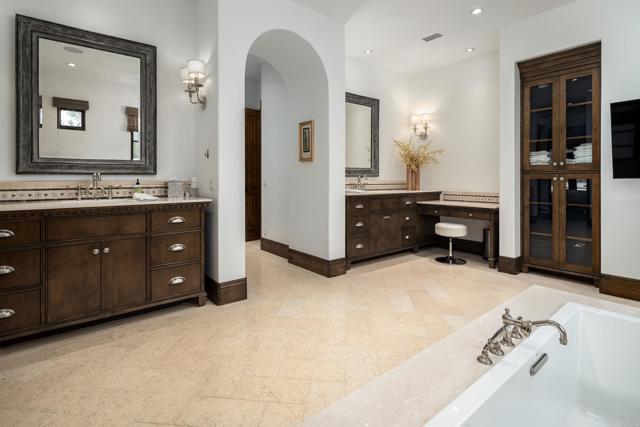 Image 20 of 40 For 18411 Calle La Serra