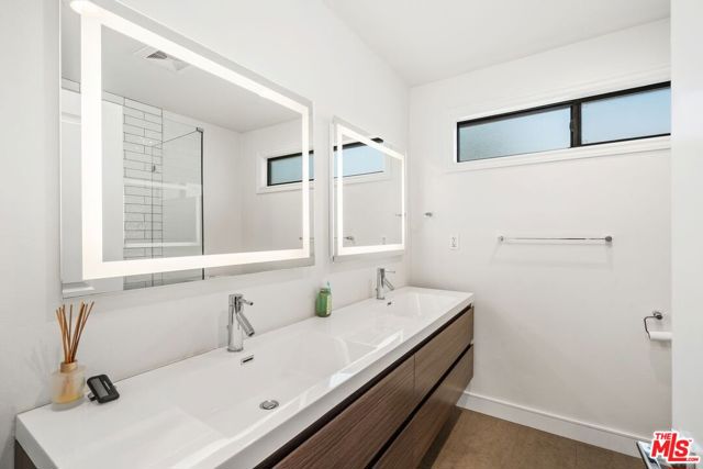 14357 Collins Street, Sherman Oaks CA: https://media.crmls.org/mediaz/e2825e92-903f-41a4-9afa-2f19c413b39c.jpg