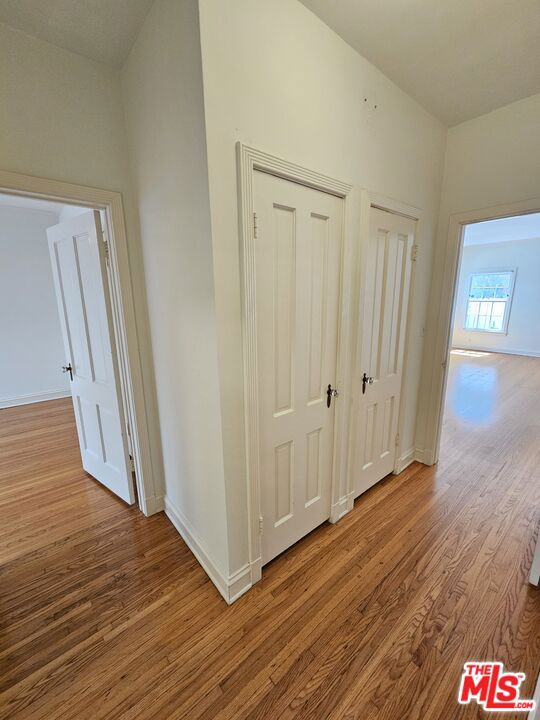 441 1/2 S Palm Drive, Beverly Hills CA: https://media.crmls.org/mediaz/e282c812-1bdb-465b-8972-6d1f8e1e0573.jpg