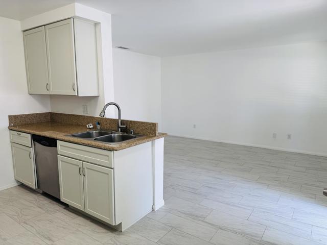 82815 Davis Drive, Indio CA: https://media.crmls.org/mediaz/e28333ca-13eb-4cbb-868c-d778420f4b5b.jpg