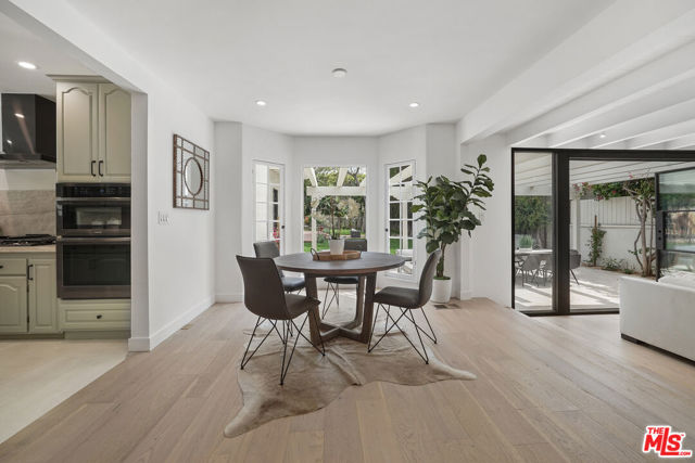712 N RODEO Drive, Beverly Hills CA: https://media.crmls.org/mediaz/e28345dd-3fba-4069-930d-df16abc9d238.jpg