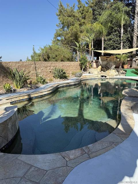 1676 W 11th Ave, Escondido CA: https://media.crmls.org/mediaz/e283df49-d3a5-4cdb-b8d4-da6aa3138875.jpg