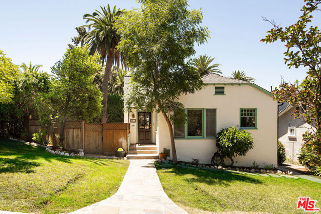 264 Robinson Road, Pasadena CA: https://media.crmls.org/mediaz/e28409e7-3b0d-4454-b6df-533ea7bff22f.jpg
