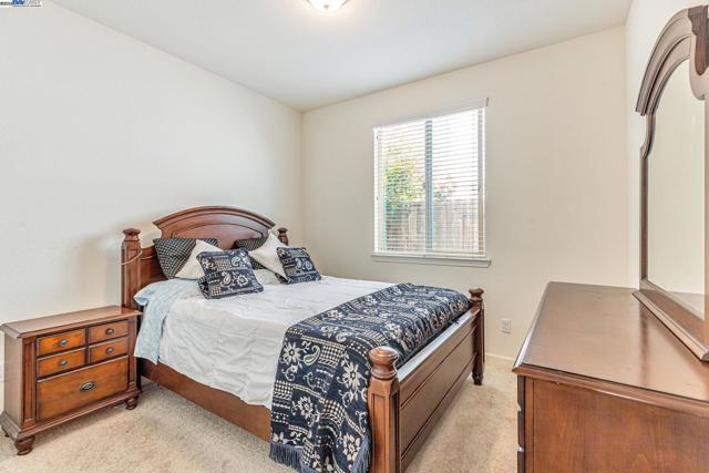9315 Wild Lilac Cir, Sacramento CA: https://media.crmls.org/mediaz/e284293b-aae1-4078-a785-e1b1974dc5db.jpg