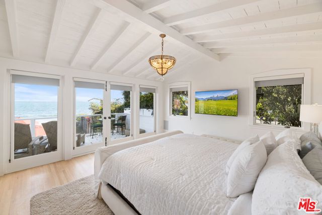 22416 Pacific Coast Highway, Malibu CA: https://media.crmls.org/mediaz/e284315e-ced3-4f9d-8bd8-1a373945ea6d.jpg