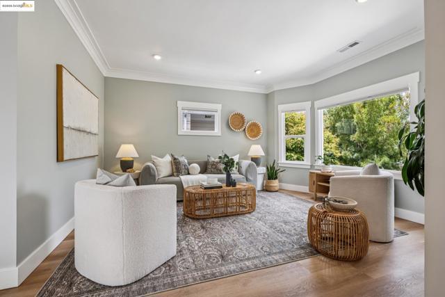 617 59th St, Oakland CA: https://media.crmls.org/mediaz/e28495cd-2a71-474a-8505-404705ddd1a6.jpg