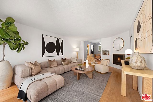 832 Euclid Street, Santa Monica CA: https://media.crmls.org/mediaz/e284a40a-1597-4071-9092-b0efe8433c21.jpg