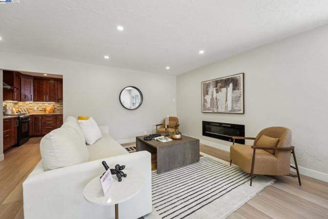 431 Alameda De Las Pulgas, Redwood City CA: https://media.crmls.org/mediaz/e2851faa-f693-468d-a1e7-6ccfbbc77be9.jpg