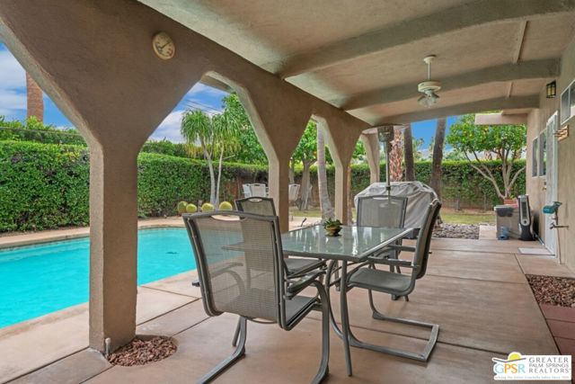 648 S Roxbury Drive, Palm Springs CA: https://media.crmls.org/mediaz/e2856737-a84b-479f-8c12-f24f79b26c53.jpg