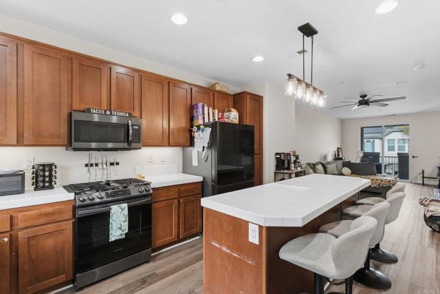 Detail Gallery Image 5 of 31 For 1603 Yellow Pine Pl, Chula Vista,  CA 91915 - 3 Beds | 3/1 Baths